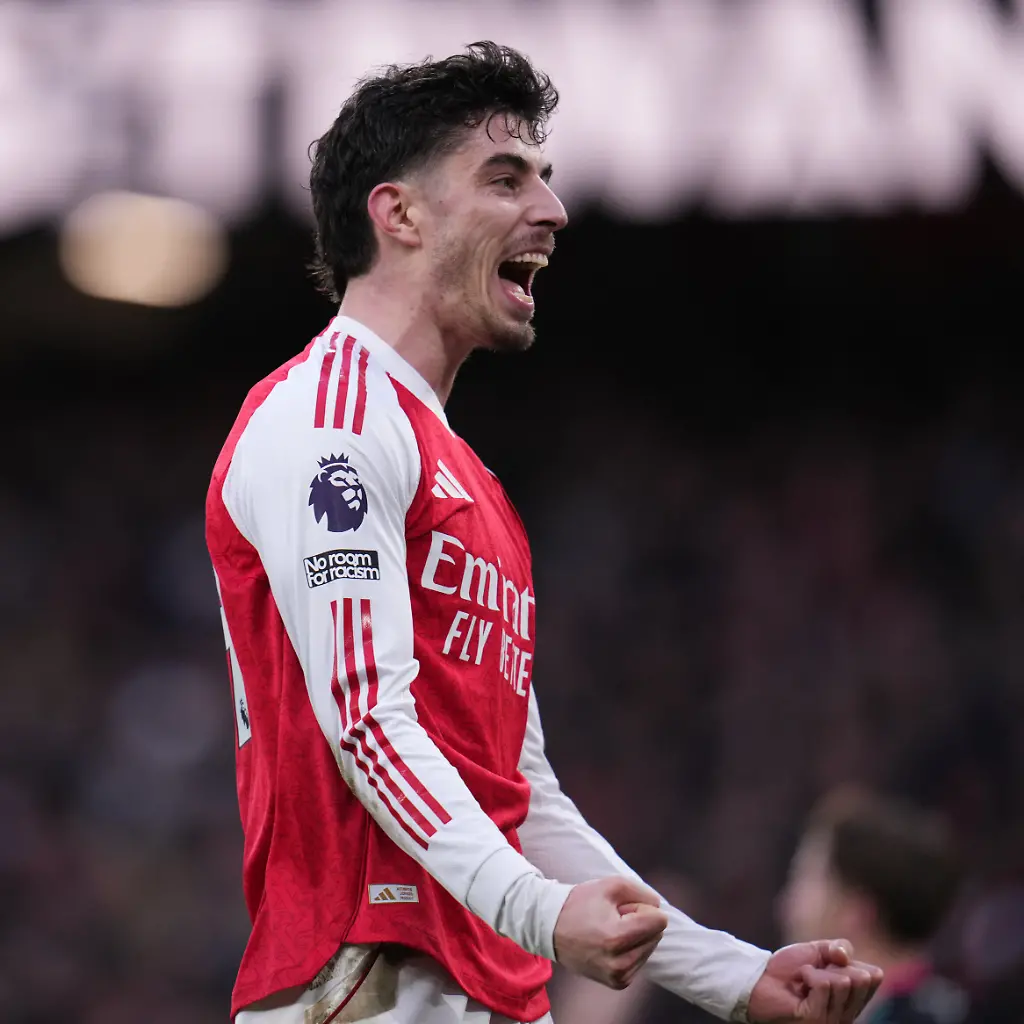 February-7-2026-London-England-United-Kingdom-Kai-Havertz-of-Arsenal-celebrates-Viktor-Gyokeres-of-Arsenal-goal-during-the-Premier-League-match-Arsenal-vs-Sunderland-at-Emirates-London-United-Kingdom-on-07-February-2026