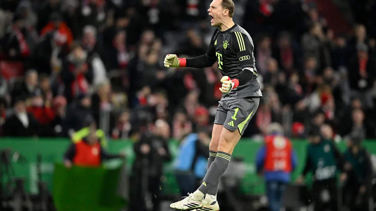 nach-Spielende-Schlussjubel-Freude-Glueck-Jubel-Torwart-Manuel-Neuer-FC-Bayern-Muenchen-FCB-01-Gestik-Geste-FC-Bayern-Muenchen-FCB-vs-RB-Leipzig-RBL-DFB-Pokal-Viertelfinale-11-02