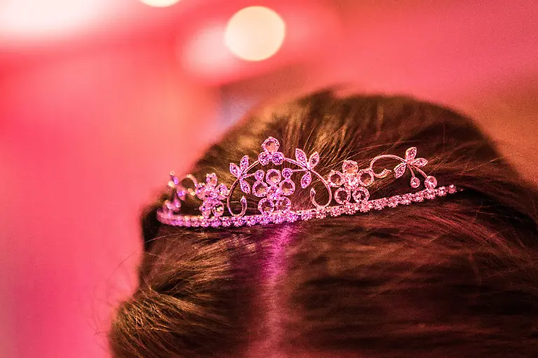Diadem-auf-dem-Magnolienball-im-Bayerischen-Hof-veranstaltet-vom-Deutsch-Amerikanischen-Frauenclub-in-Muenchen