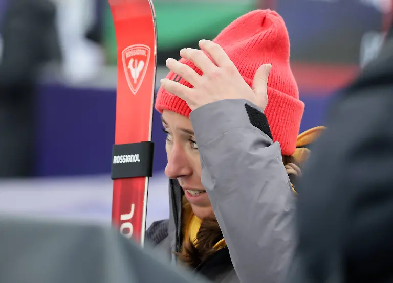 Enttaeuscht-Kira-WEIDLE-WINKELMANN-GER-SC-Starnberg-Ski-Alpin-Super-G-der-Frauen-Olympische-Winterspiele-2026-12-2-2026-in-Tofane-Alpin-Ski-Center-Cortina-Italien