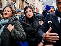 "Ihr seid Monster": Opferangehörige bedrängen Barbetreiber aus Crans-Montana