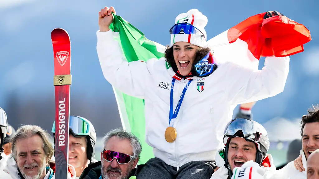 260212-Federica-Brignone-of-Italy-celebrates-with-her-gold-medal-after-womens-super-G-alpine-skiing-during-day-6-of-the-2026-Winter-Olympics-on-February-12-2026-in-Cortina