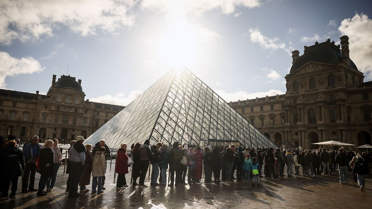 Festnahmen wegen Betrugsverdachts um gefälschte Louvre-Tickets