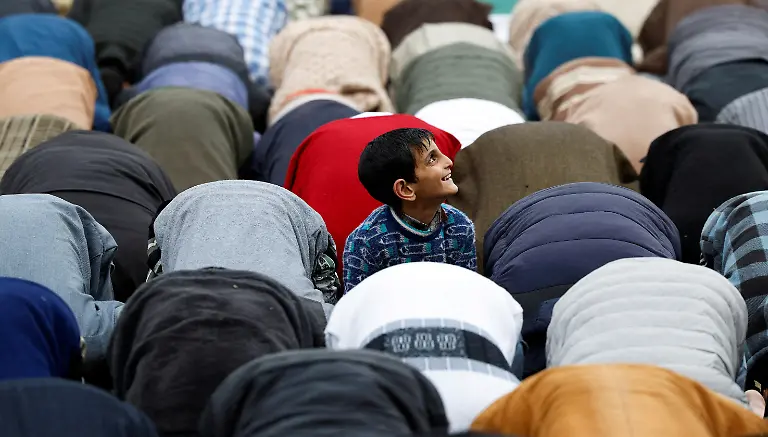 2025-03-27T220802Z_74926885_MRPRC288DAY06HS_RTRMADP_3_RELIGION-RAMADAN-INDIA