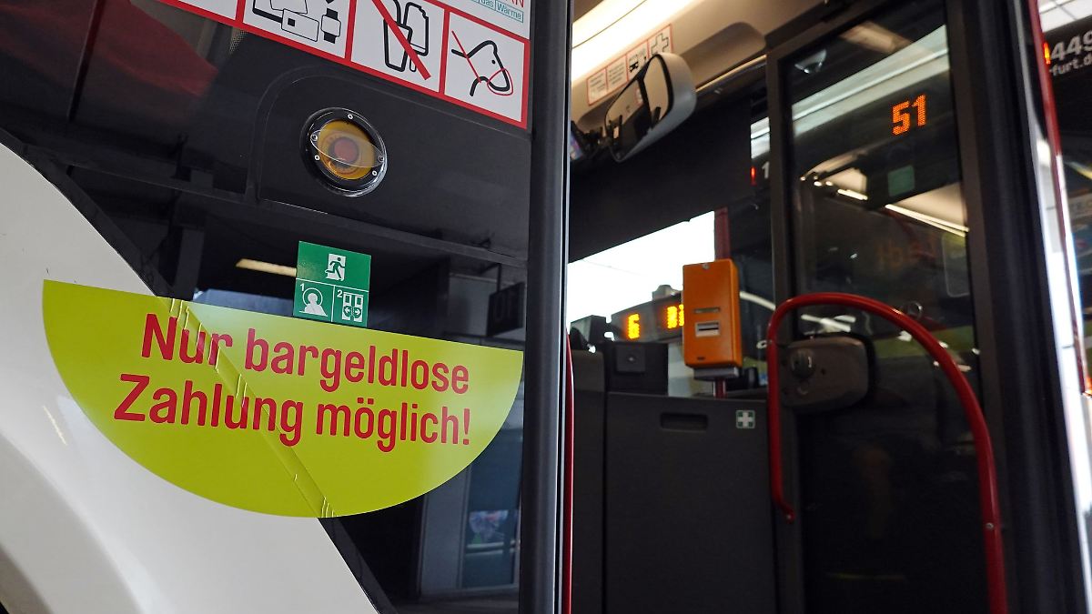 Warum in Erfurter Bussen nicht mehr bar bezahlt werden kann