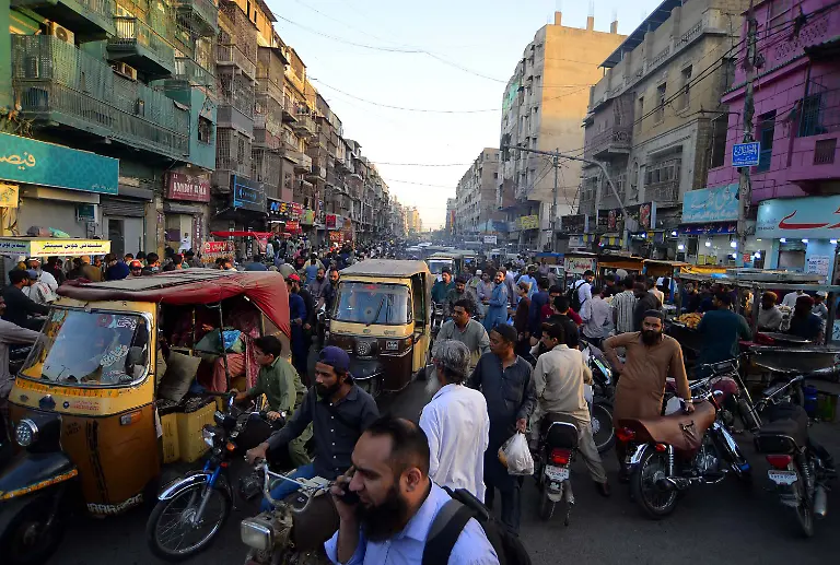 March-27-2025-Pakistan-KARACHI-PAKISTAN-MAR-27-View-of-worst-traffic-jam-before-Iftar-breaking-fast-meal-during-the-Holy-Month-of-Ramadan-ul-Mubarak-at-Burns-road-in-Karachi-on-Thursday-March-27-2025