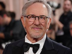 Steven Spielberg Kommt Zu Den 83 Golden Globes Im Beverly Hilton