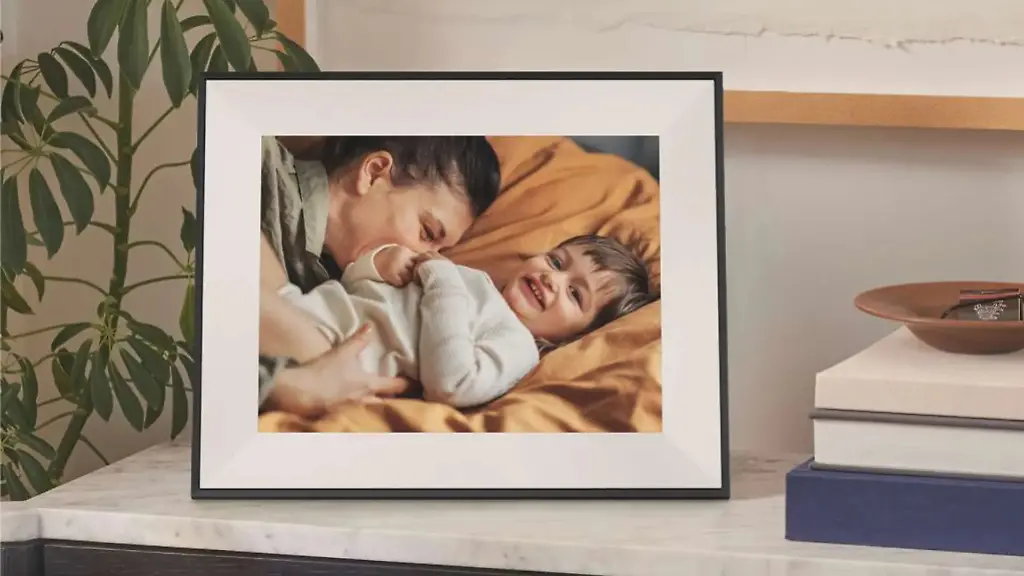 Der-digitale-Premium-Bilderrahmen-Aura-Aspen-ist-aktuell-guenstiger-denn-je