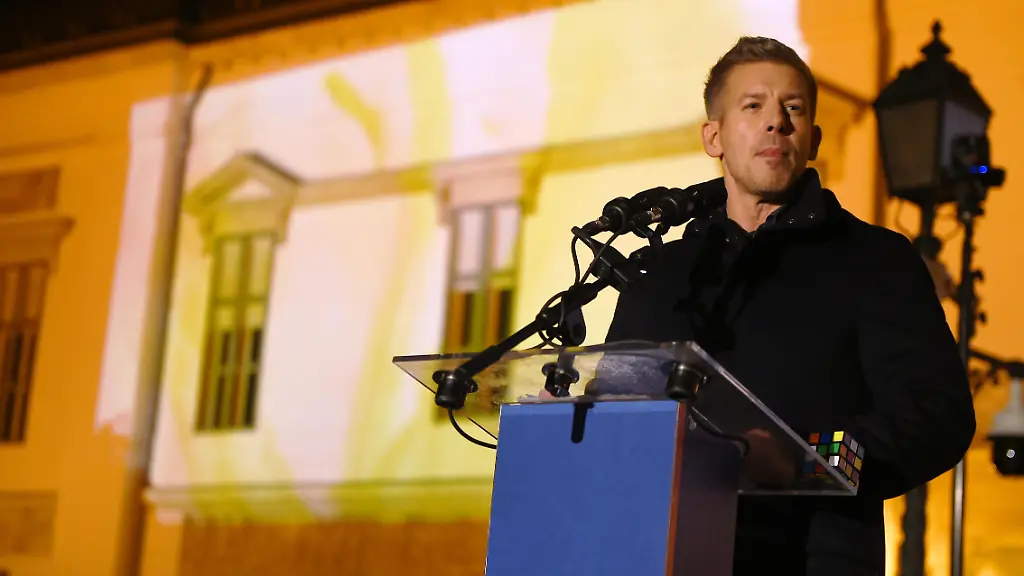 Peter-Magyar-speaks-about-the-protest-in-Budapest-Hungary-in-front-of-the-Prime-Minister-s-office-on-December-13-The-stage-is-lined-with-children-s-toys-donated-by-supporters-and-paintings-of-children-are-projected-onto-the-Office-of-the-President-of-Hungary-The-protest-comes-after-a-report-surfaces-about-the-foster-care-system