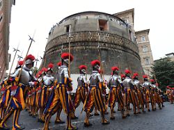 Kauft der Papst Amazon-Aktien?: Vatikanbank macht dem Dax moralische Konkurrenz