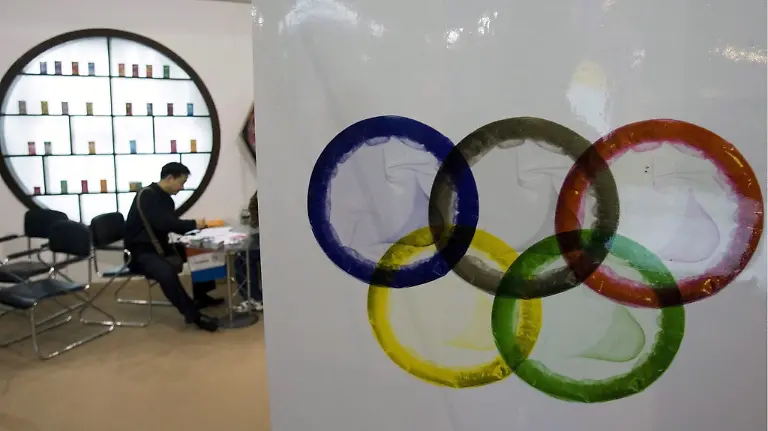 FILE-A-condom-manufacturer-displays-its-products-in-the-form-of-the-five-Olympic-rings-at-a-reproductive-health-show-in-Beijing-17-November-2005-EPA-Adrian-Bradshaw-zu-dpa-Kondom-Rekord-bei-Olympia-in-Rio-vom-20-05