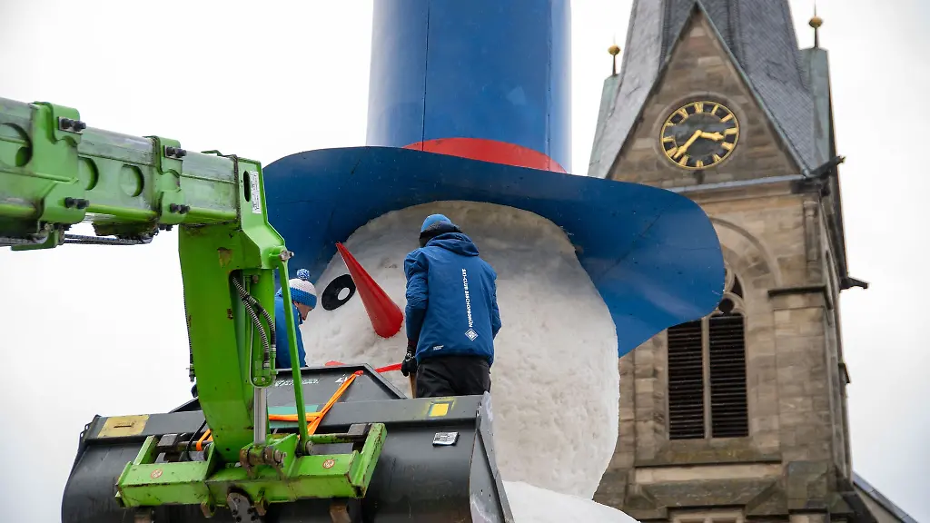 Feinschliff-fuer-den-Schneemann-Jakob