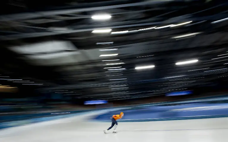 MILAN-Stijn-van-de-Bunt-during-the-10-000-meters-of-long-track-Speed-skating-Eisschnelllauf-at-the-Milan-Speed-Skating-Stadium-at-the-Milan-Winter-Olympics-SEM-VAN-DER-WAL-ANP-xVIxANPxSportx-xxANPxIVx-550582021-originalFilename-550582021