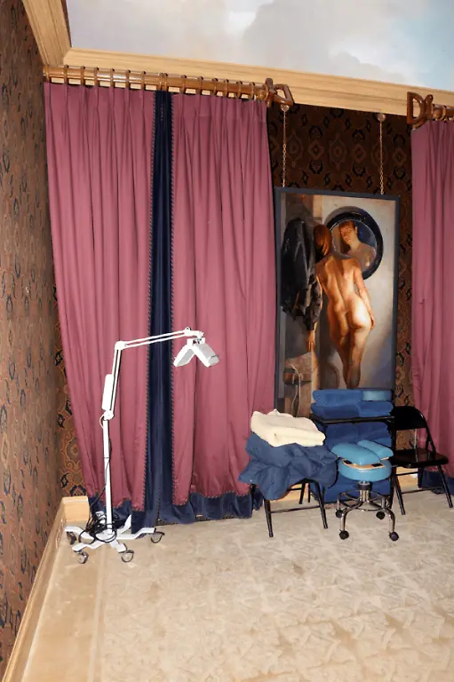 A-room-in-Jeffrey-Epstein-s-Manhattan-home-in-this-image-released-by-the-Department-of-Justice-in-Washington-D-C-U-S-on-December-19-2025-as-part-of-a-new-trove-of-documents-from-its-investigations-into-the-late-financier-and-convicted-sex-offender-Jeffrey-Epstein-U-S-Justice-Department-Handout-via-REUTERS-THIS-IMAGE-HAS-BEEN-SUPPLIED-BY-A-THIRD-PARTY-THIS-PICTURE-WAS-PROCESSED-BY-REUTERS-TO-ENHANCE-QUALITY-AN-UNPROCESSED-VERSION-HAS-BEEN-PROVIDED-SEPARATELY