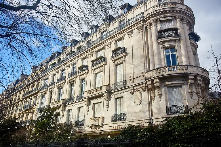 This-photograph-shows-a-view-of-a-residential-building-in-which-disgraced-US-financier-and-late-convicted-sex-offender-Jeffrey-Epstein-owned-an-apartment-on-the-Foch-Avenue-in-Paris-on-February-12-2026-Epstein-died-in-a-New-York-jail-cell-in-2019-while-awaiting-trial-for-sex-trafficking
