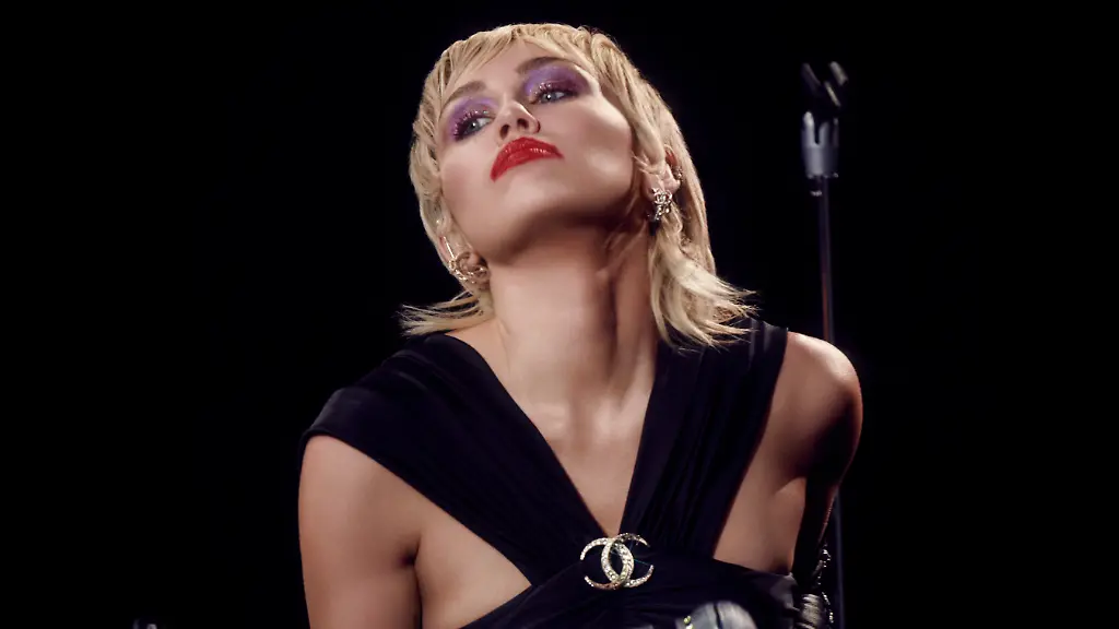 03-MidnightSky-WhiteLight-2158