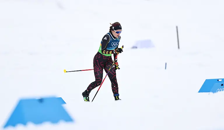 Olympia-Olympische-Winterspiele-Mailand-Cortina-2026-Ski-nordisch-Langlauf-Staffel-4-x-7-5-km-Frauen-Katharina-Hennig-Dotzler-Deutschland-ist-in-der-Loipe-unterwegs