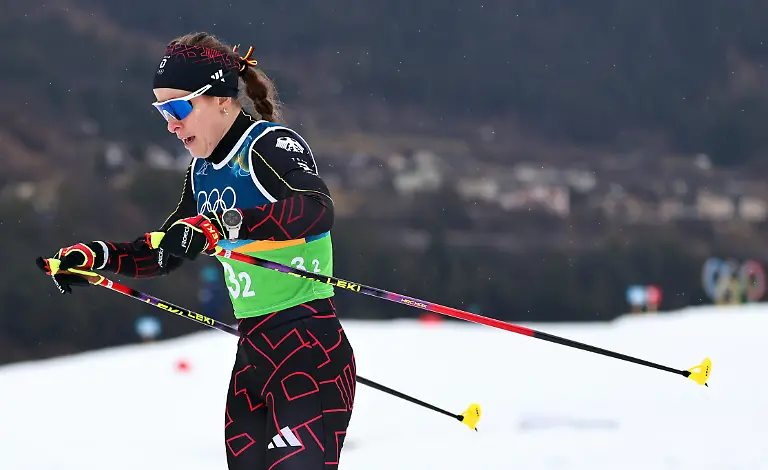 Olympia-Olympische-Winterspiele-Mailand-Cortina-2026-Ski-nordisch-Langlauf-Staffel-4-x-7-5-km-Frauen-Katharina-Hennig-Dotzler-Deutschland-ist-in-der-Loipe-unterwegs