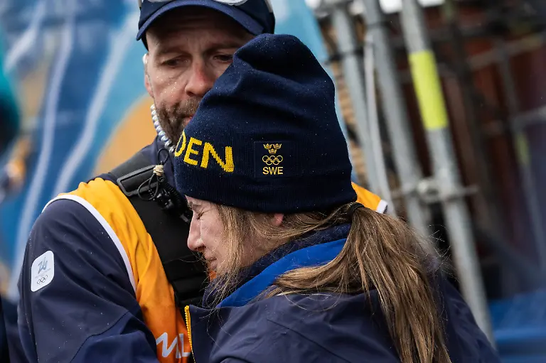 260214-Coach-Stefan-Thomson-and-Ebba-Andersson-of-Sweden-after-women-s-4-x-7-5km-relay-cross-country-skiing-race-during-day-8-of-the-2026-Winter-Olympics-on-February-14-2026-in-Val-di-Fiemme