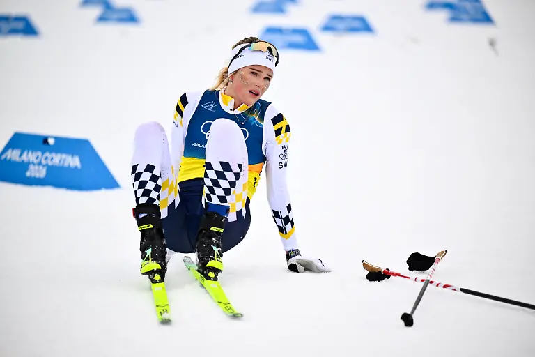 VAL-DI-FIEMME-ITALY-20260214-Sweden-s-Ebba-Andersson-and-Linn-Svahn-take-turns-in-the-women-s-4-x-7-5-km-relay-during-the-Winter-Olympics-at-the-Tesero-cross-country-skiing-stadium-in-Val-di-Fiemme-Italy-The-image-is-included-in-the-SPORTS-PACKAGE