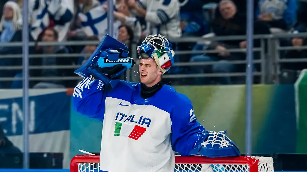 February-14-2026-Milan-Lombardy-Italy-Goalkeeper-Damian-Clara-20-of-Team-Italy-takes-a-break-during-the-match-against-Team-Finland-in-the-Preliminary-Round-Group-B-at-the-Milano-Santagiulia-Ice-Hockey-Arena-in-MILAN-Italy-during-the-2026-Milano-Cortina-Winter-Olympics-Credit-Image-A-Walter-G