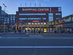 Großeinsatz nahe Hauptbahnof: Vermisste bei Feuer in Einkaufszentrum in Kiel