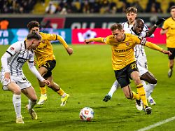 "Elv" rückt an Darmstadt heran: Dorfklub dreht Partie und beendet Dresdens Serie