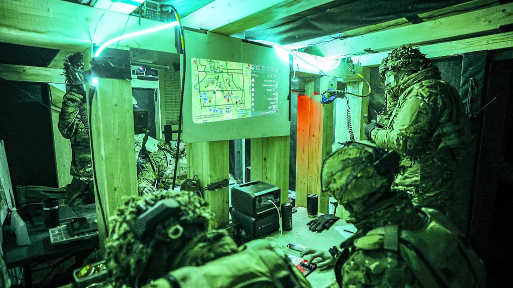 Von-einem-unterirdischen-Gefechtsstand-auf-dem-Tapa-Gelaende-in-Estland-wo-britische-Soldaten-an-der-Uebung-Winter-Camp-teilnehmen-die-Teil-der-Operation-Cabrit-ist-dem-britischen-Beitrag-zu-den-Nato-Landstreitkraeften-in-Estland-und-Polen-werden-simulierte-Gefechte-ueber-Tage-gefuehrt