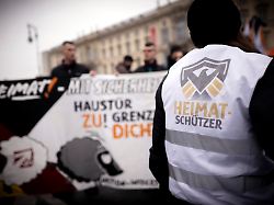Linke beklagt Verharmlosung: Polizei zählt auch 2025 mehr rechts motivierte Gewalttaten