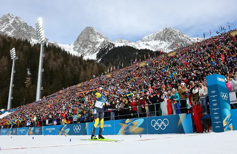 Milano-Cortina-2026-Olympics-Biathlon-Men-s-12-5km-Pursuit-Anterselva-Biathlon-Arena-South-Tyrol-Italy-February-15-2026-Martin-Ponsiluoma-of-Sweden-crosses-the-finish-line-to-win-gold-in-the-Men-s-12