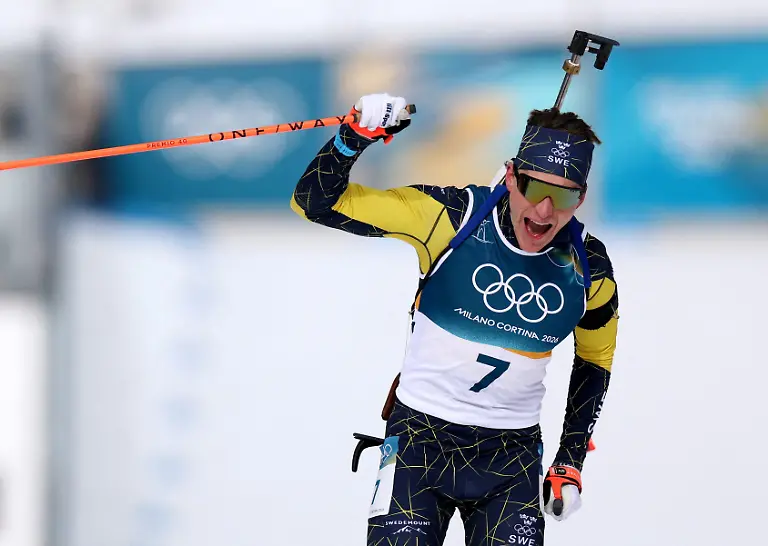 Milano-Cortina-2026-Olympics-Biathlon-Men-s-12-5km-Pursuit-Anterselva-Biathlon-Arena-South-Tyrol-Italy-February-15-2026-Martin-Ponsiluoma-of-Sweden-celebrates-as-he-crosses-the-finish-line-to-win-gold-in-the-Men-s-12