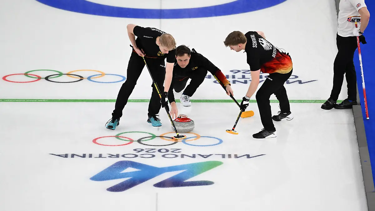 260215-CORTINA-D-AMPEZZO-Feb-15-2026-Marc-Muskatewitz-2nd-L-of-Germany-competes-during-the-curling-men-round-robin-session-6-match-between-Germany-and-Britain-at-the-2026-Milan-Cortina-Winter-Olympics-in-Cortina-Italy-Feb-15-2026