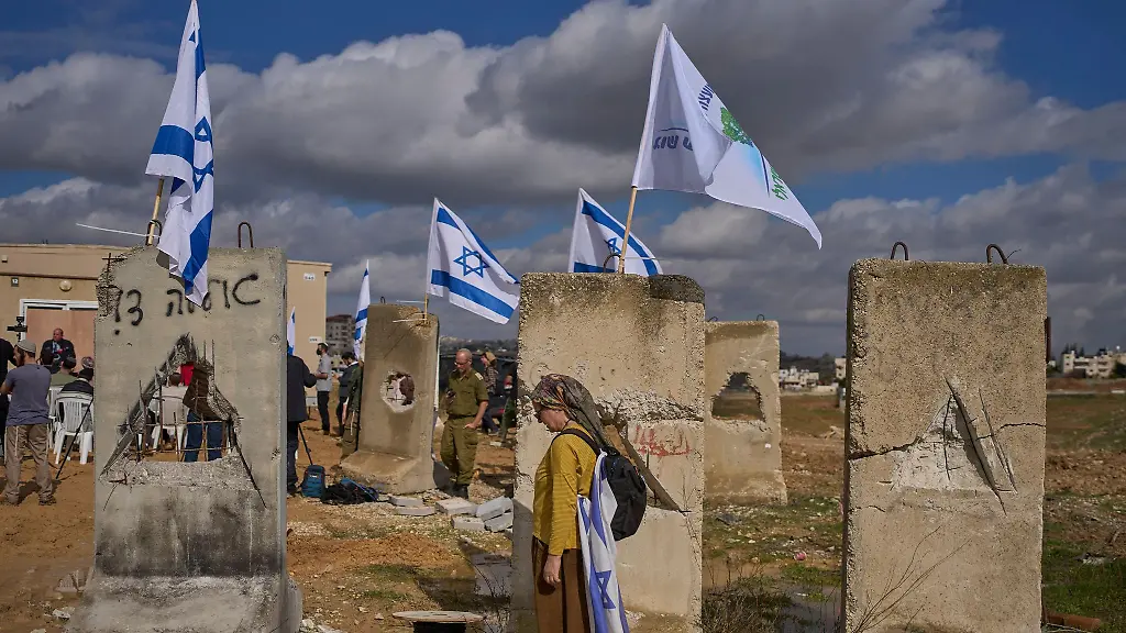 Israelische-Siedler-bei-der-Einweihung-einer-neuen-Siedlung-im-Westjordanland