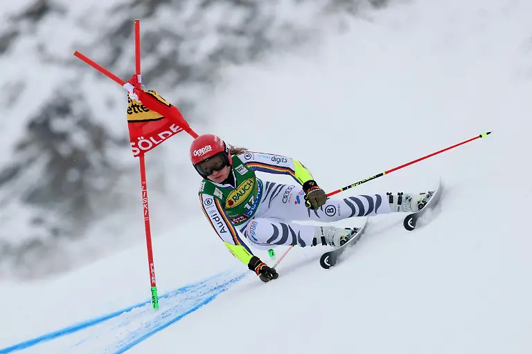 Alpine-Skiing-FIS-Alpine-Ski-World-Cup-Women-s-Giant-Slalom-Soelden-Austria-October-25-2025-Germany-s-Lena-Durr-in-action-during-the-first-run-REUTERS-Leonhard-Foeger