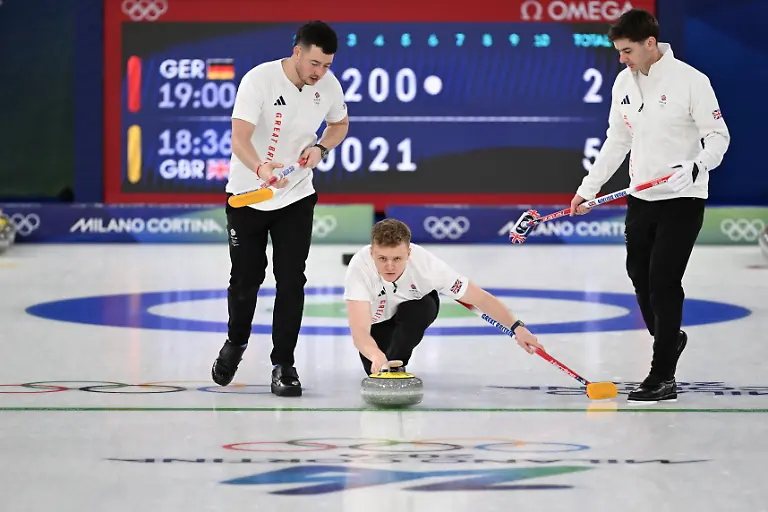 260215-CORTINA-D-AMPEZZO-Feb-15-2026-Xinhua-Bobby-Lammie-C-of-Britain-competes-during-the-curling-men-round-robin-session-6-match-between-Germany-and-Britain-at-the-2026-Milan-Cortina-Winter-Olympics-in-Cortina-Italy-Feb-15-2026