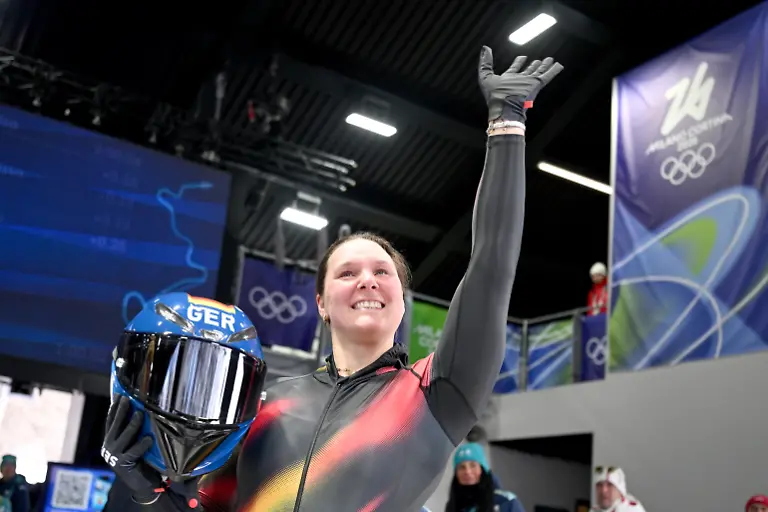 Olympia-Olympische-Winterspiele-Mailand-Cortina-2026-Bob-Monobob-Vorkampf-Frauen-Durchgang-2-im-Cortina-Sliding-Centre-Lisa-Buckwitz-Deutschland-reagiert-im-Ziel