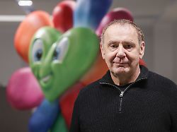 "Machen gute politische Satire" : Tilly enthüllt neuen Putin-Wagen trotz Prozess in Moskau