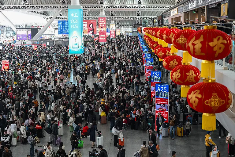 GUANGZHOU-CHINA-FEBRUARY-15-Passengers-are-seen-at-Guangzhou-South-Railway-Station-on-February-15-2026-in-Guangzhou-Guangdong-Province-of-China-China-s-annual-Spring-Festival-travel-rush-with-inter-regional-trips-expected-to-hit-a-record-9-5-billion-The-Spring-Festival-or-the-Chinese-New-Year-falls-on-February-17-this-year-The-official-holiday-lasts-nine-days-with-the-travel-rush-running-through-March-13