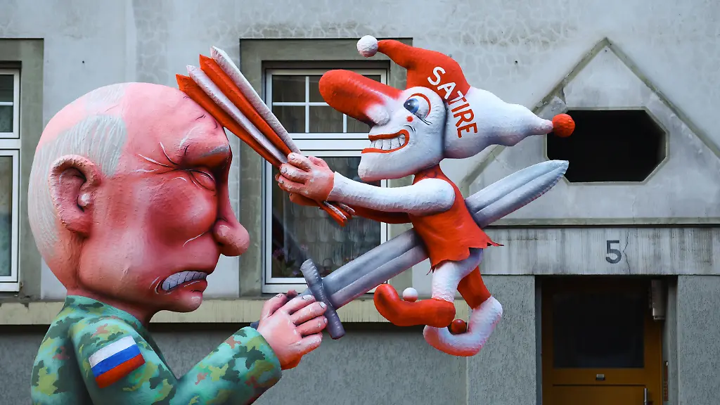 A-carnival-float-depicting-Russian-President-Vladimir-Putin-stands-at-the-traditional-Rosenmontag-Rose-Monday-carnival-parade-in-Duesseldorf-Germany-February-16-2026