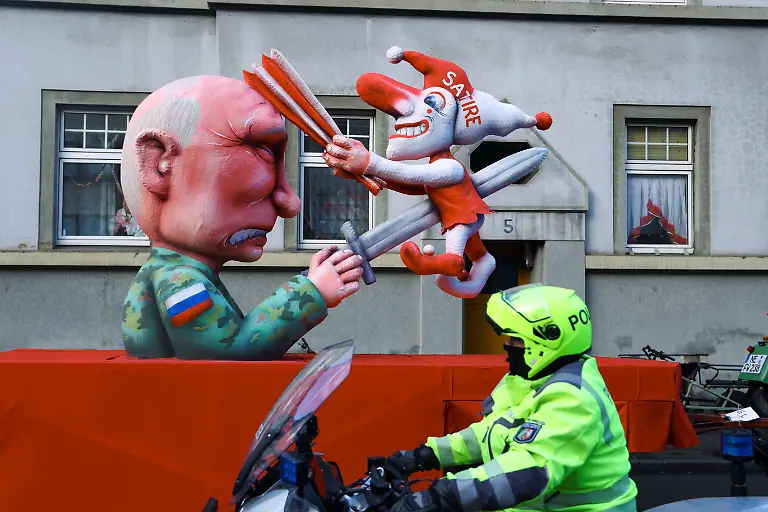 A-members-of-the-police-rides-past-a-carnival-float-depicting-Russian-President-Vladimir-Putin-stands-at-the-traditional-Rosenmontag-Rose-Monday-carnival-parade-in-Duesseldorf-Germany-February-16-2026