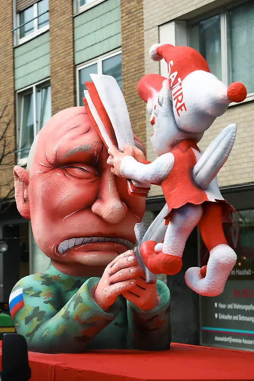 A-carnival-float-depicting-Russian-President-Vladimir-Putin-stands-at-the-traditional-Rosenmontag-Rose-Monday-carnival-parade-in-Duesseldorf-Germany-February-16-2026
