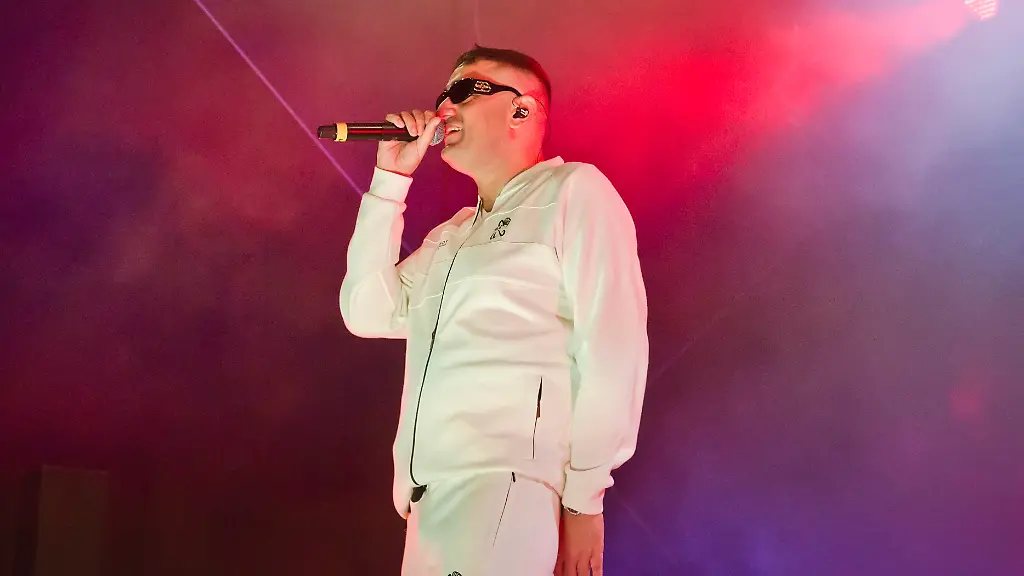 Rapper-Aykut-Anhan-aka-Haftbefehl-bei-einem-Konzert-im-Autokino-Schoenefeld