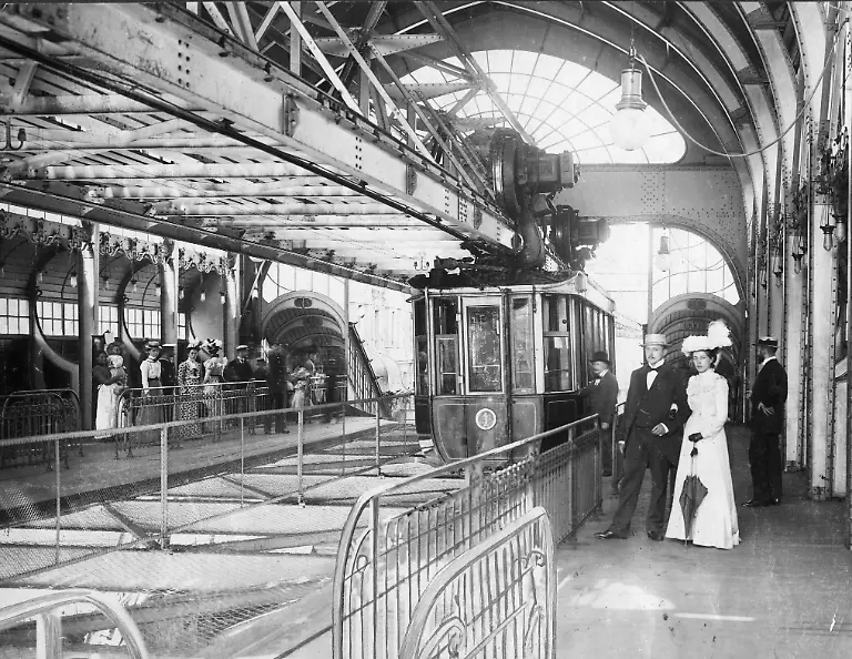Schwebebahn-Bahnhof-Doeppersberg-1912-Wuppertal-Schwebebahn-zwischen-Elberfeld-und-Barmen-1901-eroeffnet-Innenansicht-des-Bahnhofs-Doeppersberg-Foto-1912