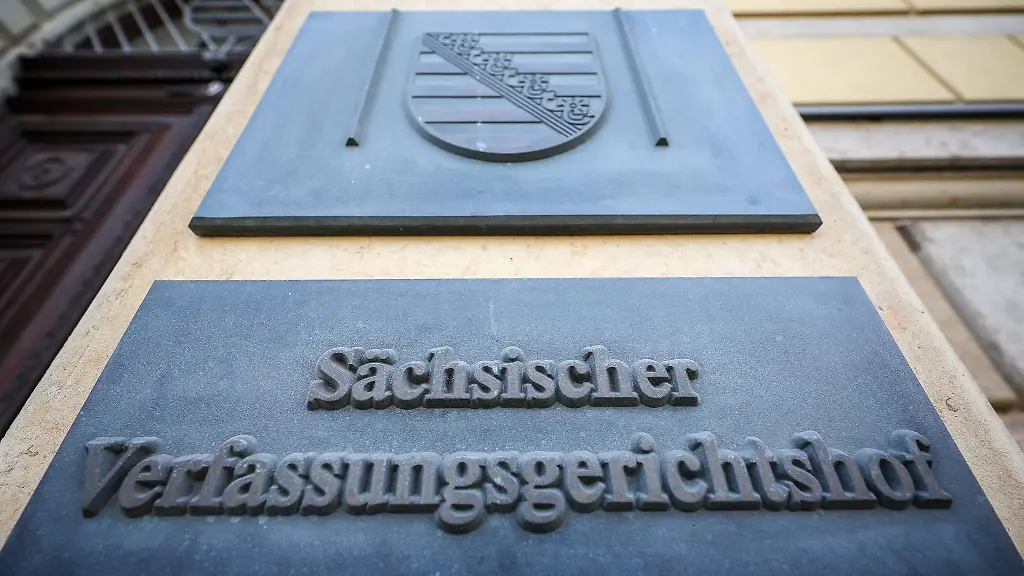 Datenschutz-Anfrage-Verfassungsgericht-prueft-Fragerecht