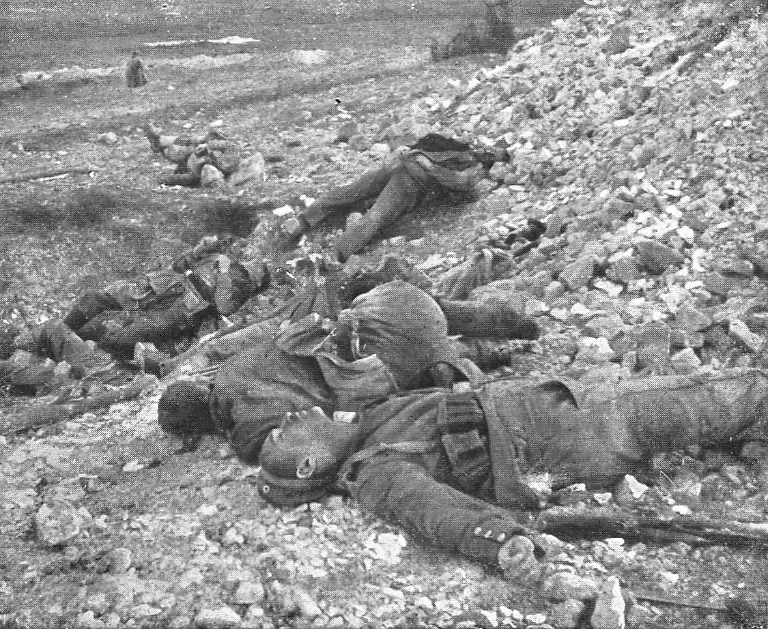 Notre-offensive-du-15-decembre-1916-Cadavres-allemands-1916-From-L-Album-de-la-Guerre-1914-1919-Volume-1-L-Illustration-Paris-1924-HINWEIS-Das-Aufnahmedatum-ist-nicht-immer-bekannt