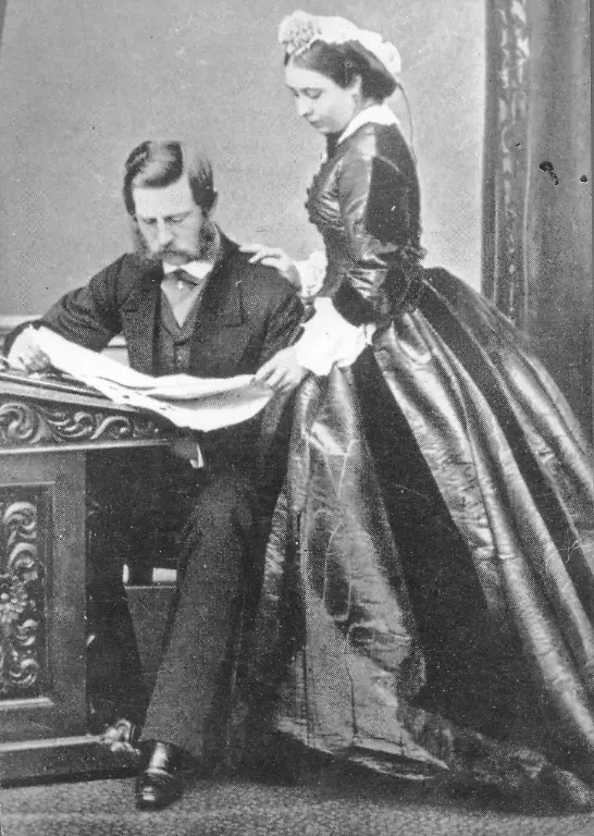 Friedr-III-u-Viktoria-1865-Foto-Friedrich-III-deutscher-Kaiser-1888-Potsdam-18-10-1831-ebd-15-6-1888-Als-Kronprinz-Friedrich-Wilhelm-von-Preussen-mit-seiner-Gemahlin-Viktoria-geb-Princess-Royal-von-Grossbritan-nien-1840-1901-Photographie-undat-um-1865-E-Fred-III-Victoria-Photo-c-1865-Frederick-III-German-Emperor-1888-Potsdam-18-10-1831-15-6-1888-As-Crown-Prince-Frederick-William-of-Prussia-with-his-wife-Victoria-nee-Princess-Royal-of-Great-Britain-1840-1901-Photograph-undated-c-1865