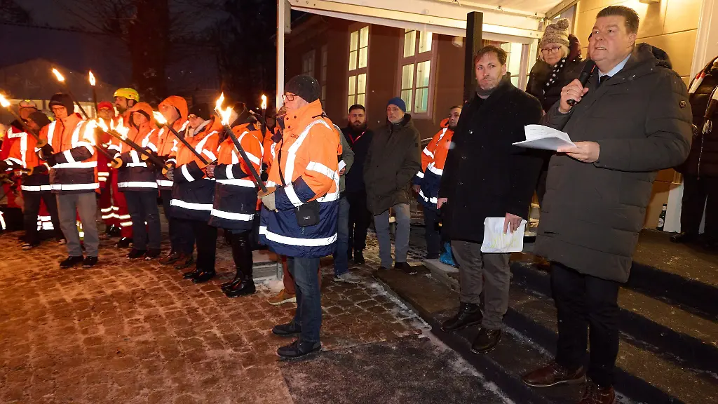 Die-Sturmflut-von-1962-war-die-schlimmste-Katastrophe-in-Hamburg-nach-dem-Zweiten-Weltkrieg-sagt-Finanz-und-Bezirkssenator-Andreas-Dressel-auf-einer-Gedenkfeier-zum-Jahrestag