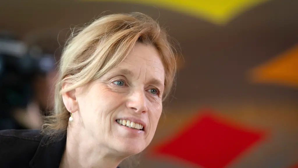 Karin-Prien-in-der-33-Sitzung-des-Bundeskabinetts-im-Bundeskanzleramt-Berlin-11-02