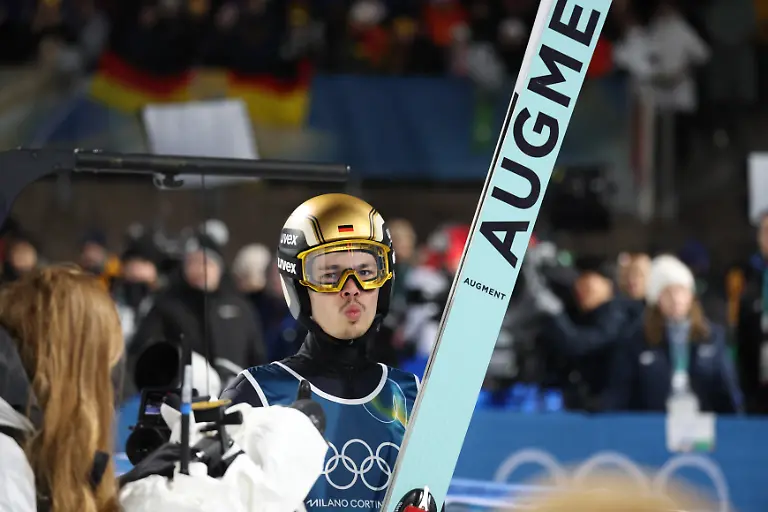 beim-Skispringen-Super-Team-Maenner-Grossschanze-bei-Olympische-Winterspiele-2026-in-Predazzo-Italien