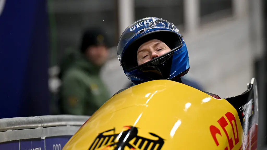 Olympia-Olympische-Winterspiele-Mailand-Cortina-2026-Bob-Monobob-Frauen-Durchgang-4-im-Cortina-Sliding-Centre-Laura-Nolte-Deutschland-faehrt-auf-dem-zweiten-Platz-in-Ziel-ein